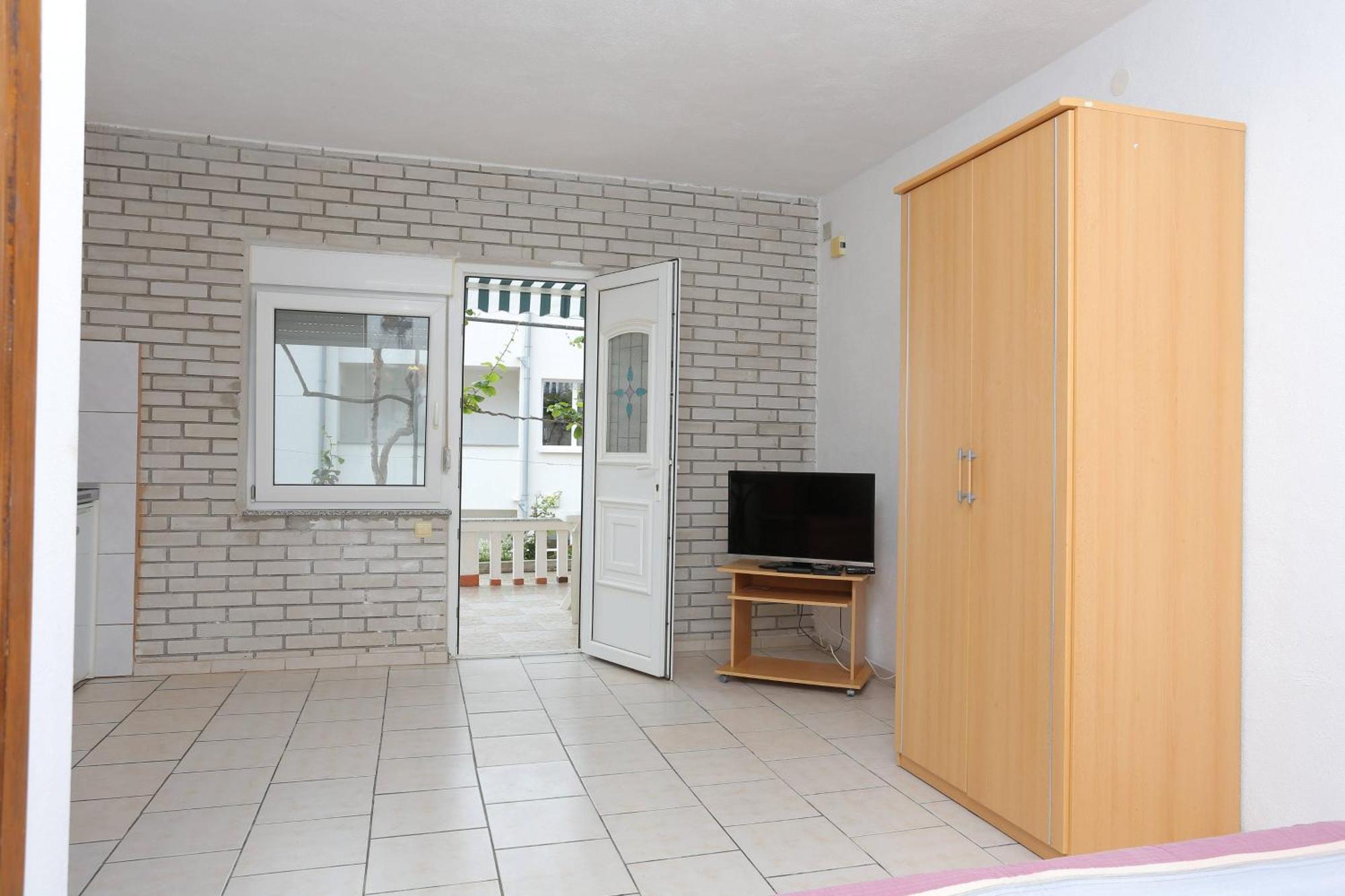 Family Friendly Apartments With A Swimming Pool Businci, Ciovo - 11232 Трогир Стая снимка