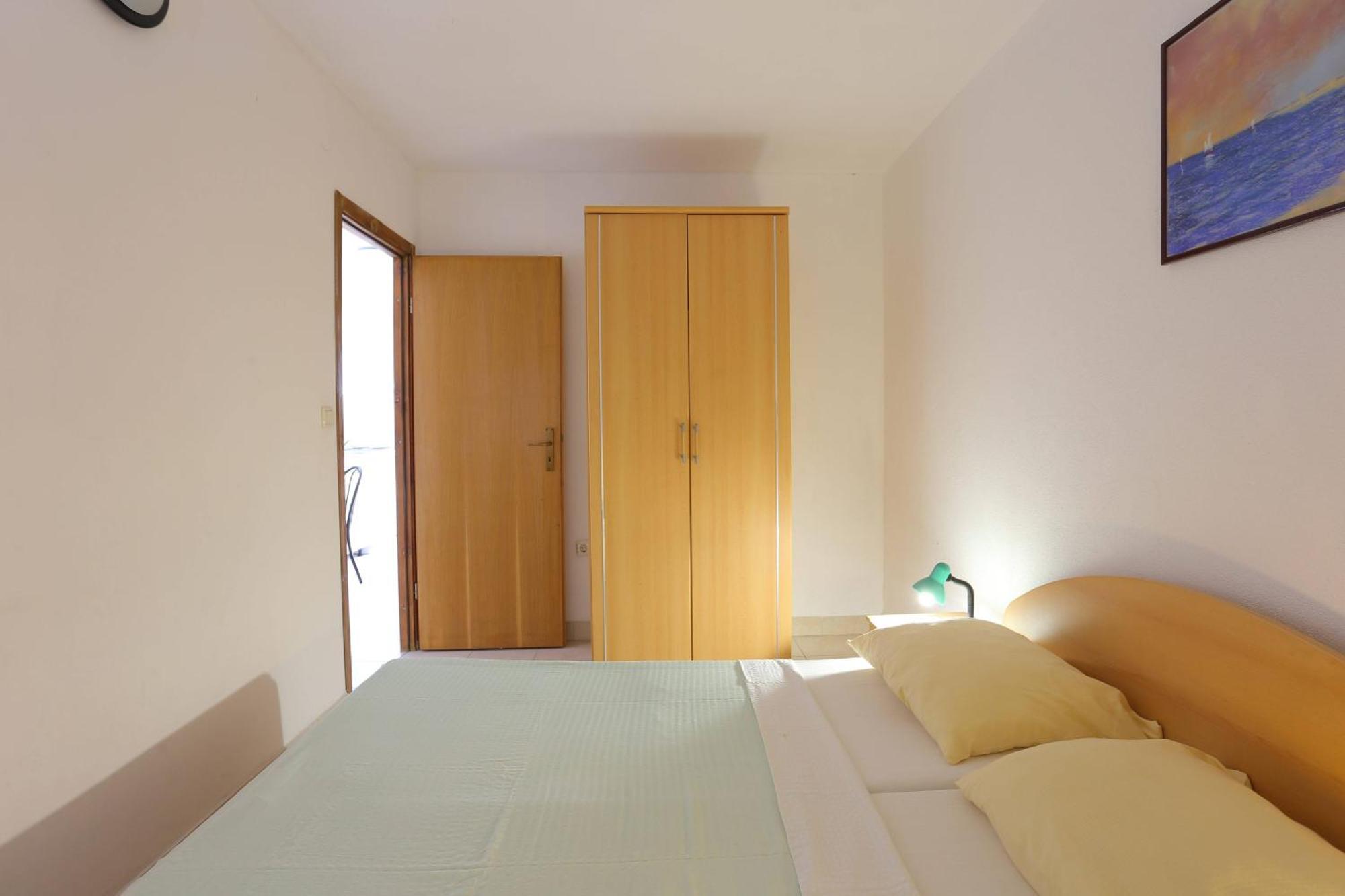 Family Friendly Apartments With A Swimming Pool Businci, Ciovo - 11232 Трогир Стая снимка