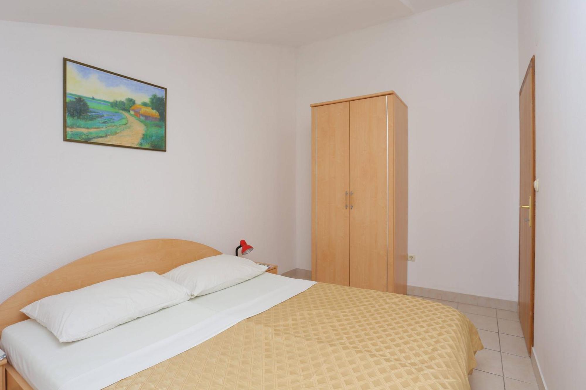 Family Friendly Apartments With A Swimming Pool Businci, Ciovo - 11232 Трогир Стая снимка