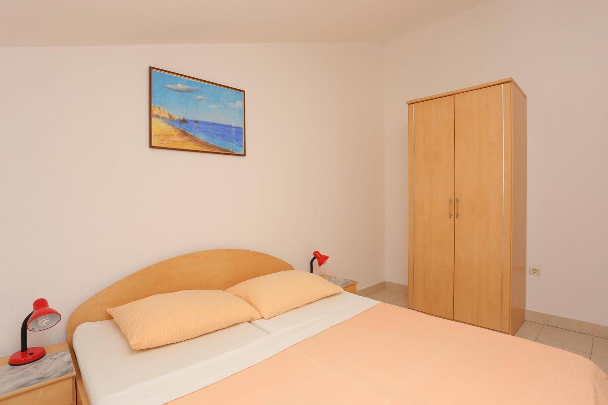 Family Friendly Apartments With A Swimming Pool Businci, Ciovo - 11232 Трогир Стая снимка
