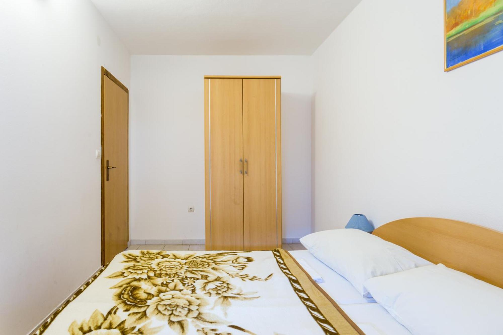 Family Friendly Apartments With A Swimming Pool Businci, Ciovo - 11232 Трогир Стая снимка