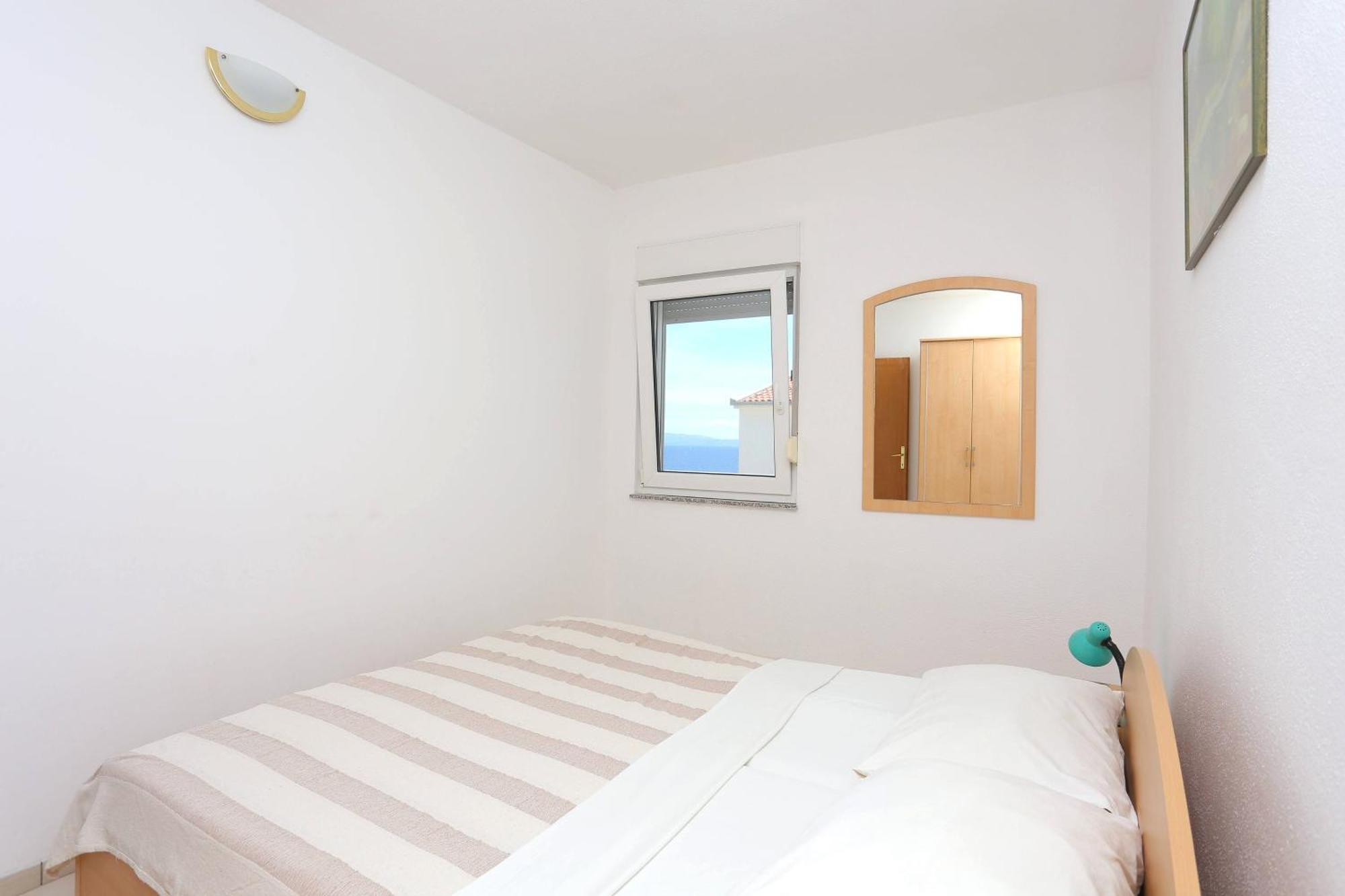 Family Friendly Apartments With A Swimming Pool Businci, Ciovo - 11232 Трогир Стая снимка