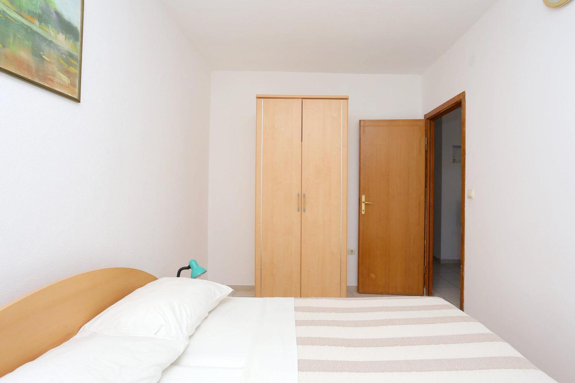 Family Friendly Apartments With A Swimming Pool Businci, Ciovo - 11232 Трогир Стая снимка