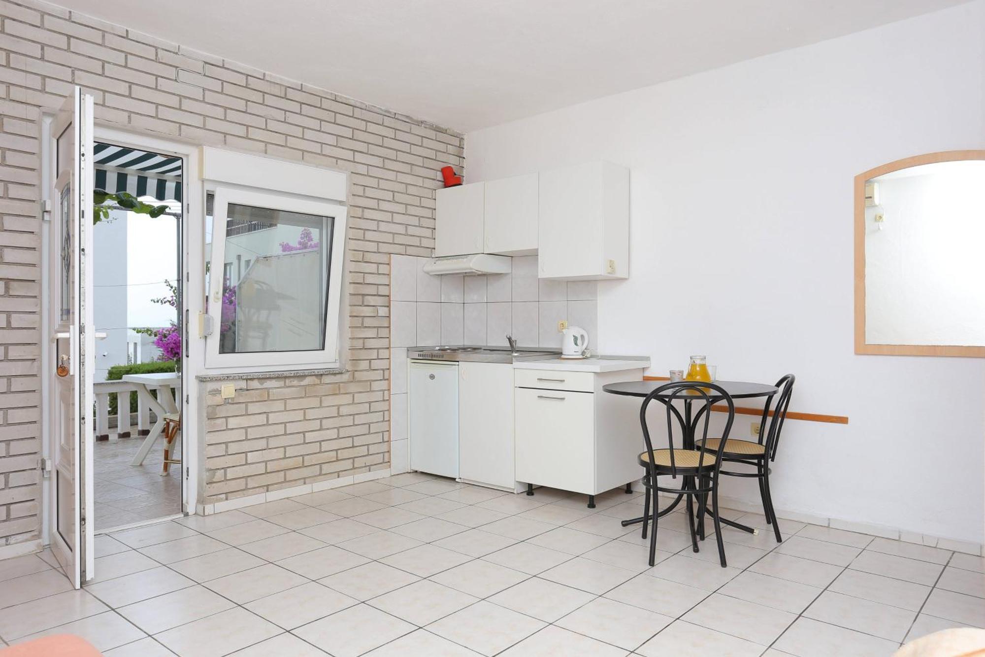 Family Friendly Apartments With A Swimming Pool Businci, Ciovo - 11232 Трогир Екстериор снимка