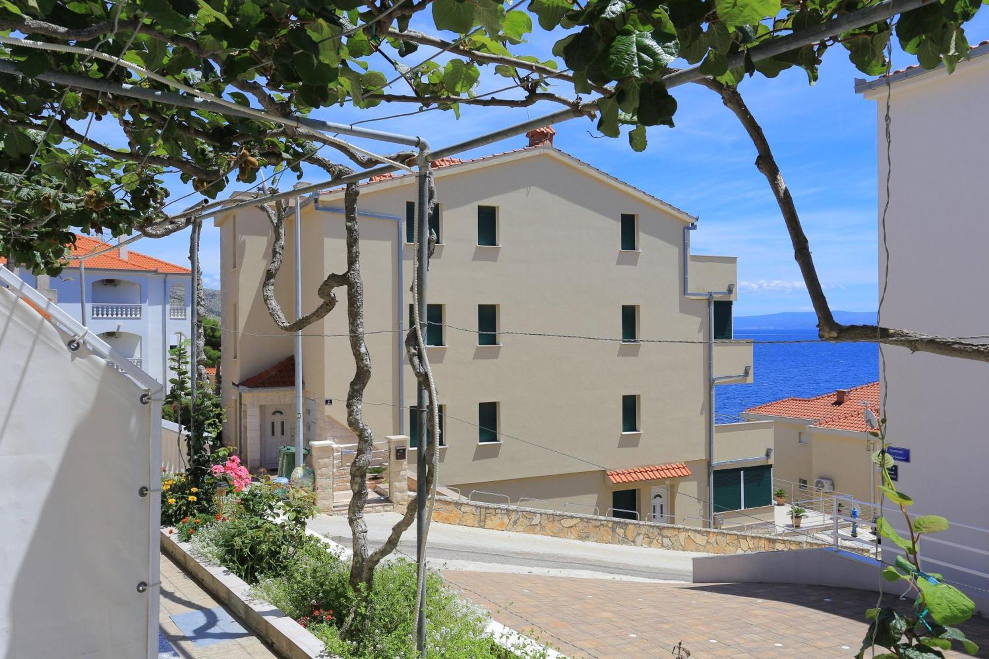 Family Friendly Apartments With A Swimming Pool Businci, Ciovo - 11232 Трогир Екстериор снимка