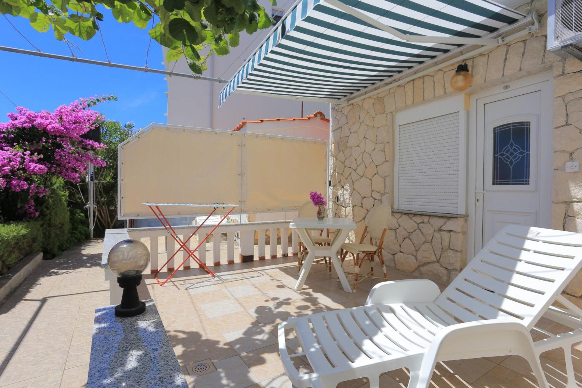 Family Friendly Apartments With A Swimming Pool Businci, Ciovo - 11232 Трогир Екстериор снимка