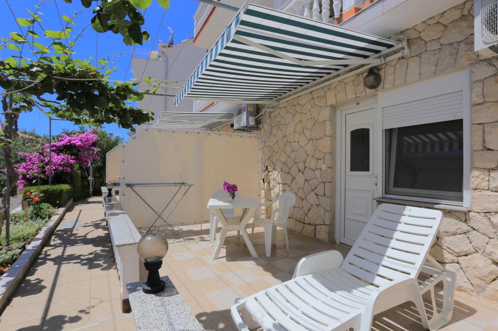 Family Friendly Apartments With A Swimming Pool Businci, Ciovo - 11232 Трогир Екстериор снимка