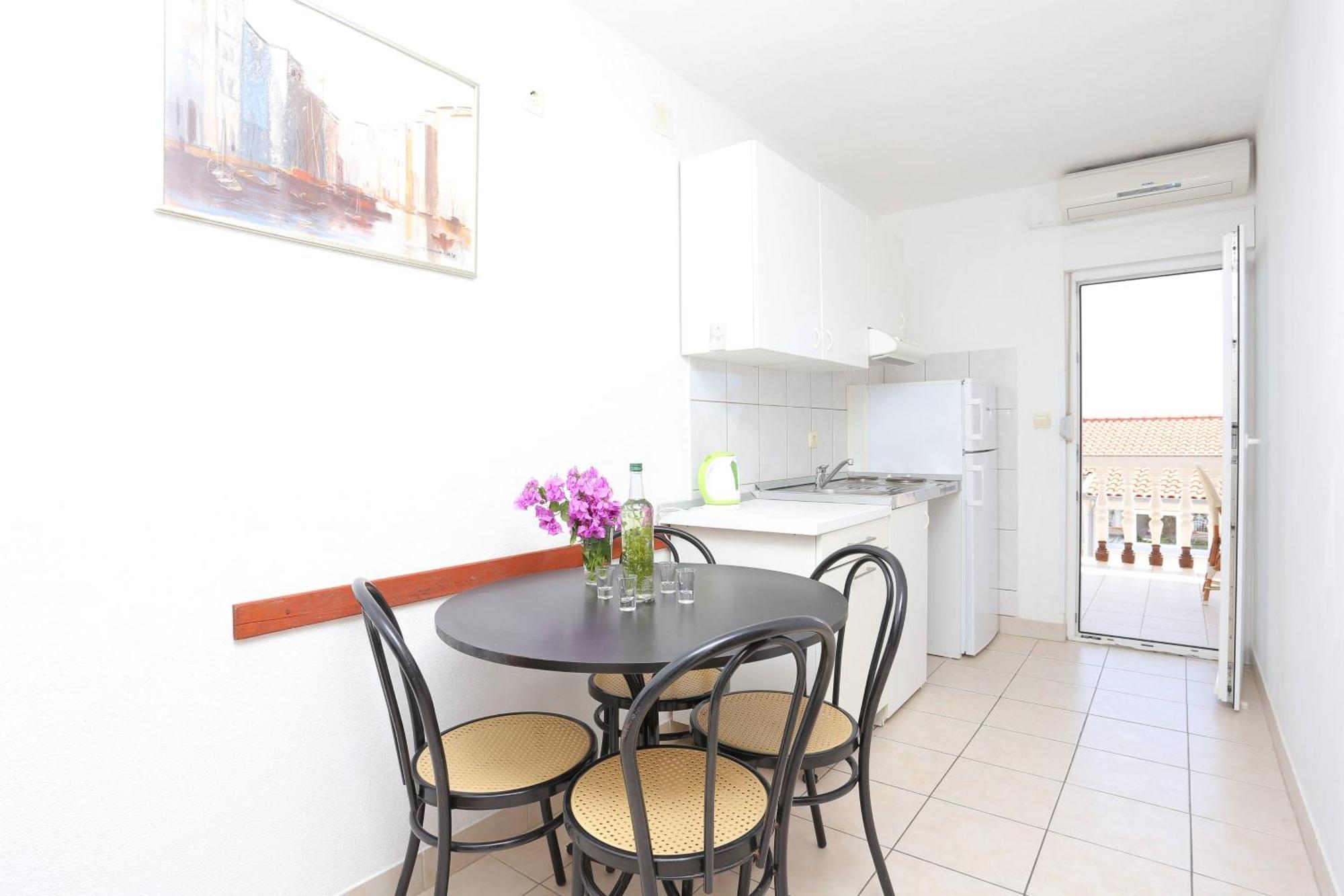 Family Friendly Apartments With A Swimming Pool Businci, Ciovo - 11232 Трогир Екстериор снимка