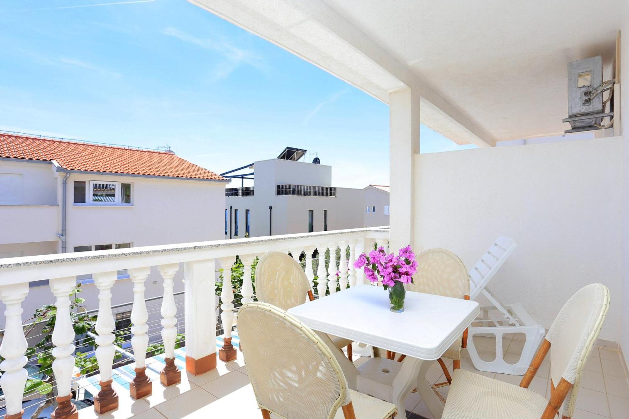Family Friendly Apartments With A Swimming Pool Businci, Ciovo - 11232 Трогир Екстериор снимка
