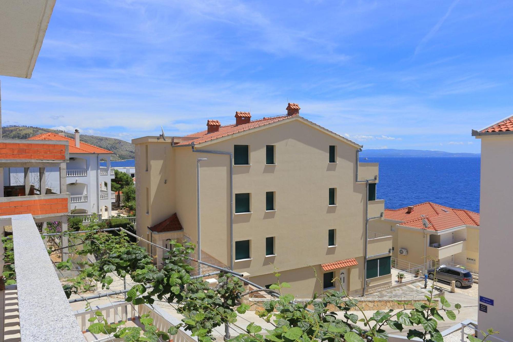 Family Friendly Apartments With A Swimming Pool Businci, Ciovo - 11232 Трогир Екстериор снимка