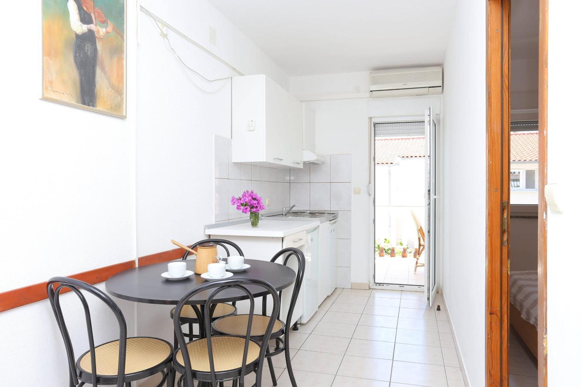 Family Friendly Apartments With A Swimming Pool Businci, Ciovo - 11232 Трогир Екстериор снимка